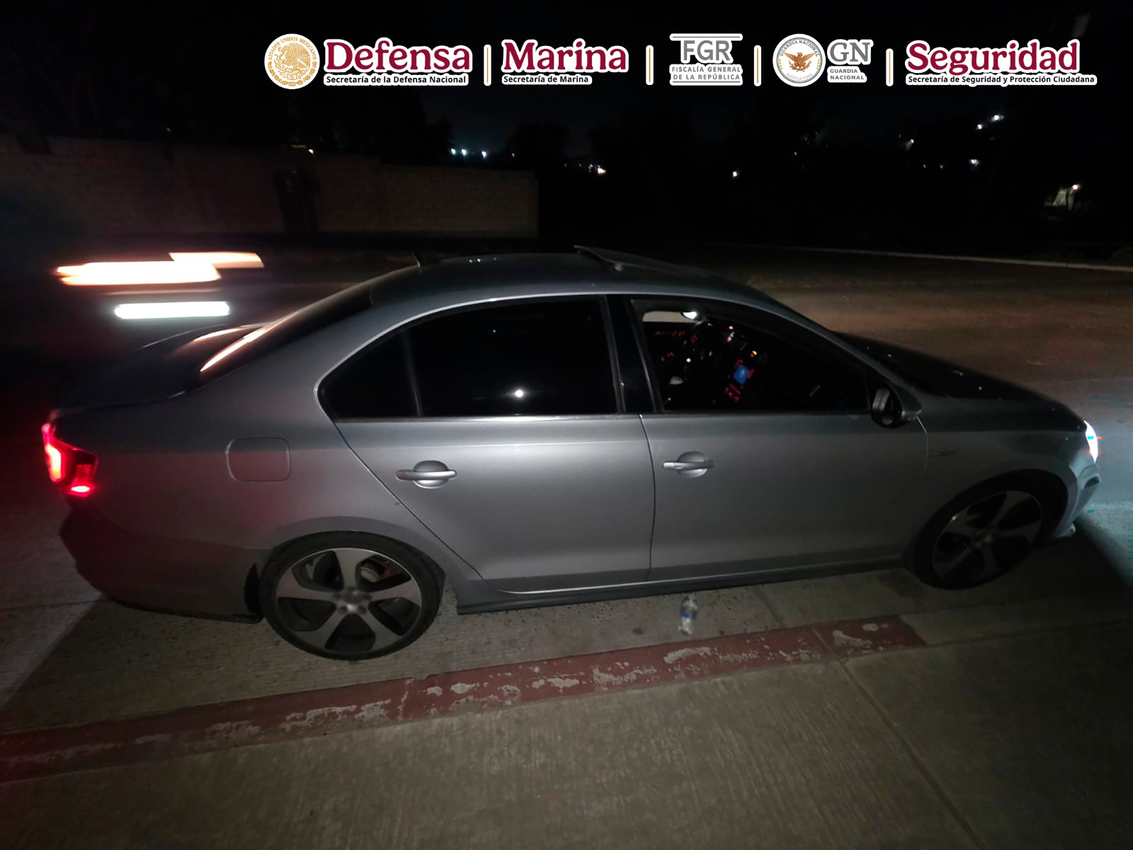 En Baja California, aseguran arsenal en un vehículo